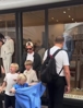 服装可是世界一流！德布劳内和孩子们的假期日常！