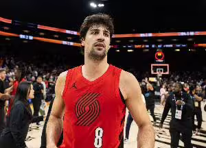 阿夫迪亚：相信利拉德和莫兰特 我能打出侵略性 也会继续分享球权