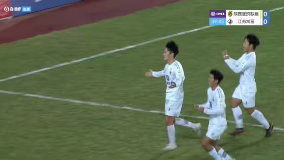太猛了！中冠赛场上这粒进球，仿佛将拼搏二字具象化了！